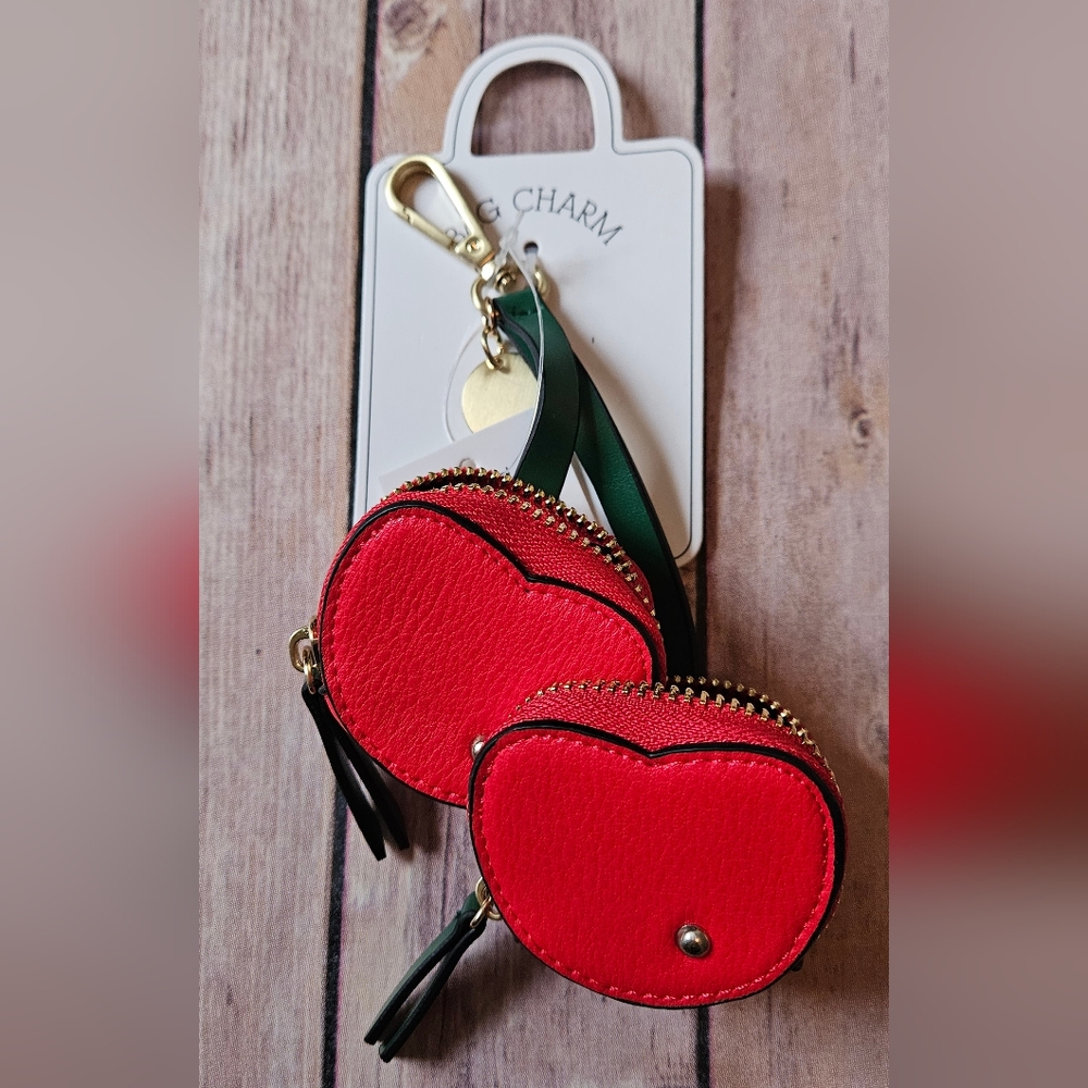 DSW Red Heart Bag Charm with Gold Accents NWT - Picture 2 of 11